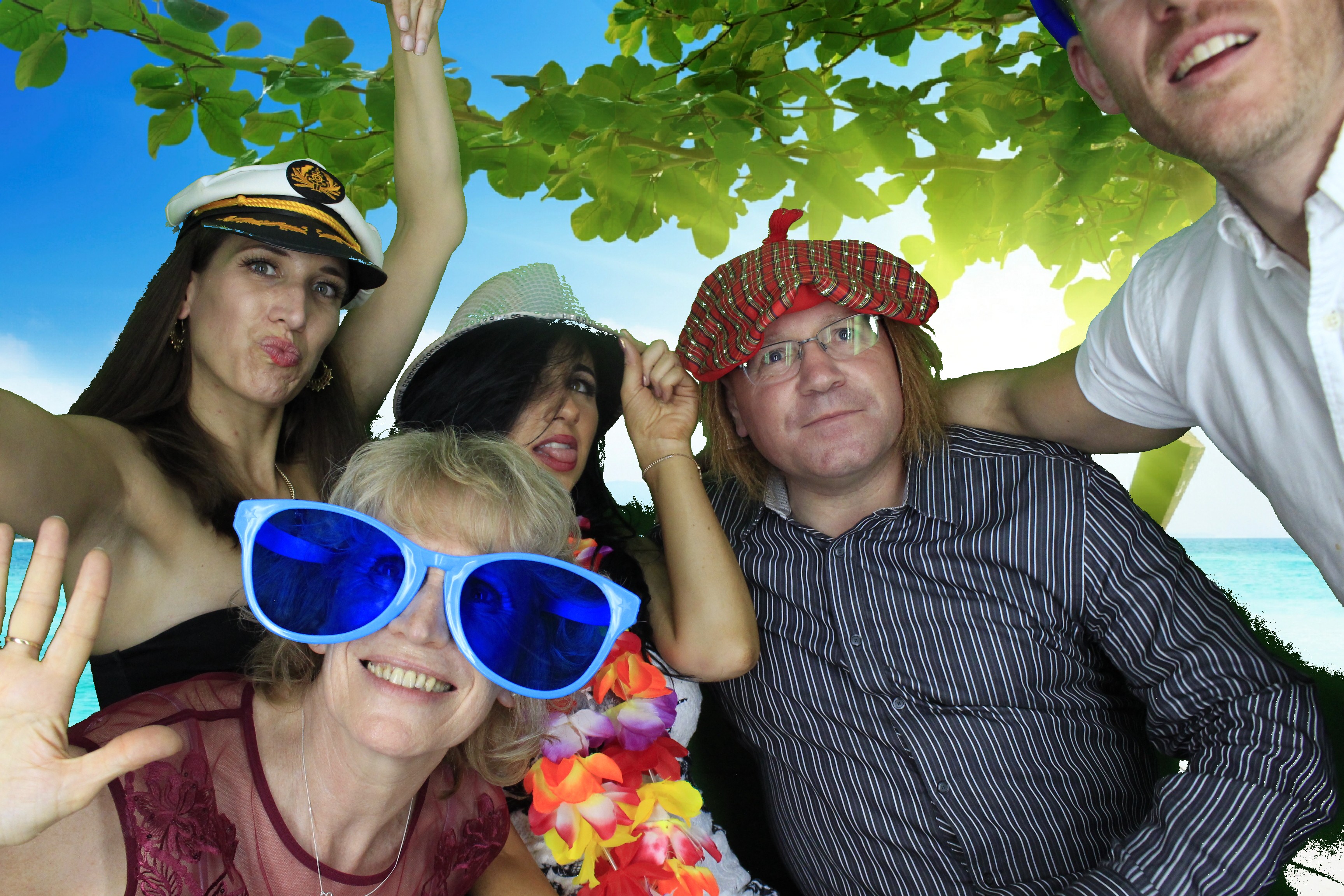 Lin's 60th Birthday | View more photos from the event at gallery.myphotoboothexperience.co.uk/u/MyPhotoBoothExperienceLtd/Lins-60th-Birthday